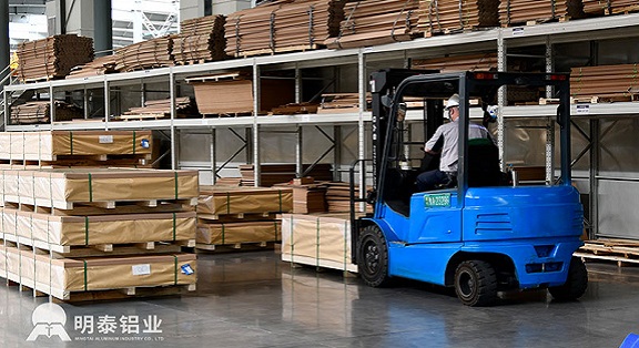 汽車(chē)玻璃導(dǎo)軌用5182-O態(tài)鋁卷-汽車(chē)鋁板廠家-明泰鋁業(yè)